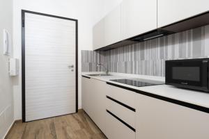 Nicolaus 204 - Brown & Grey Rooms by Wonderful Italy