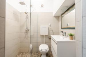 Locart -Cozy Downtown Apartment, near Black Church with Free Wi-fi