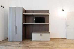 Nicolaus 204 - Brown & Grey Rooms by Wonderful Italy