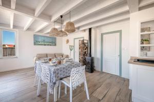 Maisons de vacances Maison a 50m de la mer, 4 adultes et 2 enfants : photos des chambres
