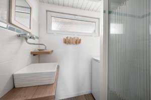 Maisons de vacances Maison a 50m de la mer, 4 adultes et 2 enfants : photos des chambres