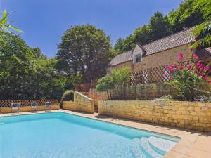 Maisons de vacances Piscine et grand jardin pour 4 adultes et 2 enfants : Maison de Vacances