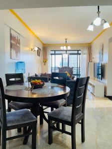 Kilimani homes Paradise 2 bedroom near Yaya Centre NETFLIX and Balcony