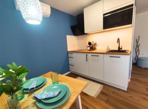 Lions corner - seaside studios