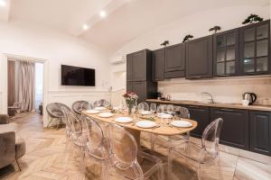 The Best Rent - Elegant five-bedrooms apartment near Colosseo