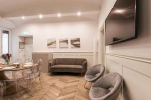 The Best Rent - Elegant five-bedrooms apartment near Colosseo