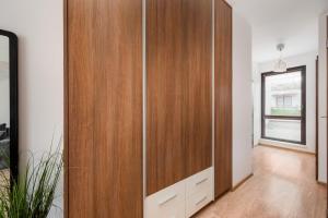 Wola Parkside Comfy Studio by BookingHost