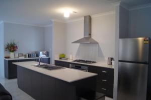 Spacious 4-Bedroom Baldivis Home - Sleeps 8