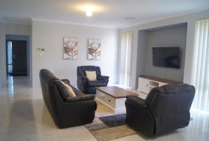 Spacious 4-Bedroom Baldivis Home - Sleeps 8