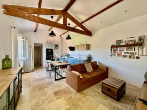 Appartements Charming apartment with terrace La Bouilladisse : Appartement 1 Chambre