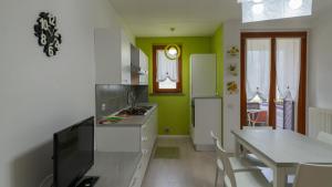 Colico Polti lake view and pool apartment