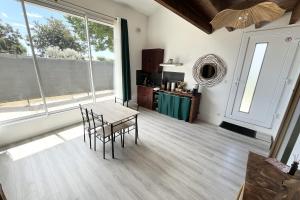 Maisons de vacances Cozy nest for 2 with Wifi & Balneo Jacuzzi : photos des chambres