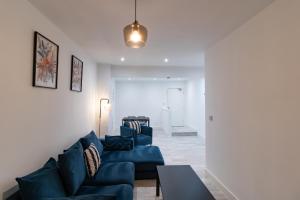 Comfortable 2BR Home with 4 Beds 1 Bath Sleeps 4