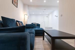 Comfortable 2BR Home with 4 Beds 1 Bath Sleeps 4