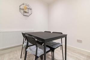 Comfortable 2BR Home with 4 Beds 1 Bath Sleeps 4