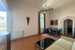 HENRI CAMILLE REAL ESTATE - Florida 1 - 1 bedroom close center