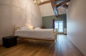 B&B / Chambres d'hotes Le Logis D'Aze : Chambre Lits Jumeaux avec Salle de Bains Privative