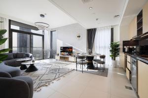 Exceptional 2 Bedroom Apartment! High Floor! Amazing Rooftop! Burj Crown by Emaar