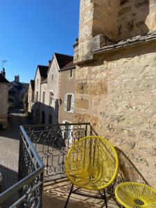 Maisons de vacances Maison des Gardes in Noyers-sur-Serein : Maison 1 Chambre