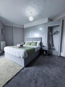Thornleigh Guest House - Free ON STREET Parking