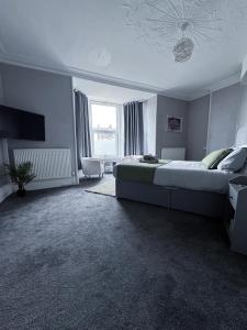 Thornleigh Guest House - Free ON STREET Parking