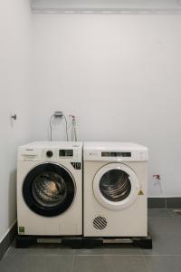 Hi-Home Suites - Ngoai Giao Doan at West Lake Starlake