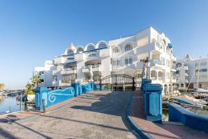 Holiday Rental apartment with Panoramic Terrace Views of Puerto Marina Island