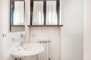 GOLDEN LUXE - Seafront Terrace next to the Beach