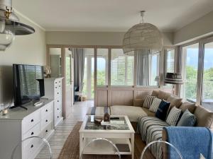 Biały Apartament Hampton w Playa Baltis