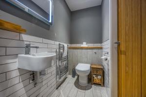 rooms@73