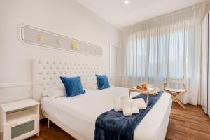 GOLDEN LUXE - Seafront Terrace next to the Beach