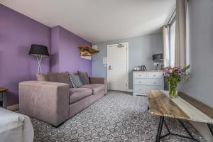 rooms@73