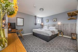 rooms@73