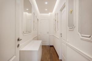 GOLDEN LUXE - Seafront Terrace next to the Beach