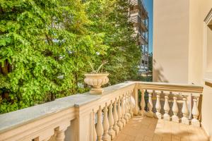 GOLDEN LUXE - Seafront Terrace next to the Beach