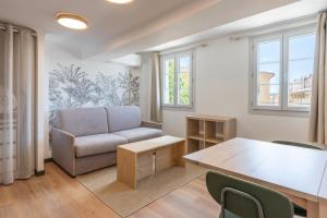 Studio climatisé plein centre 4eme étage