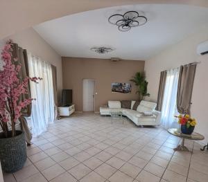 Peaceful 4 stars eco-friendly villa with private pool and parking