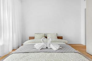 BNB SkyPark Nest with Balcony