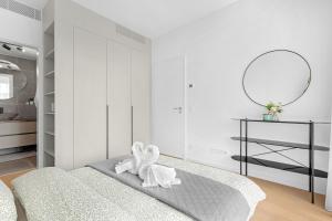 BNB SkyPark Nest with Balcony