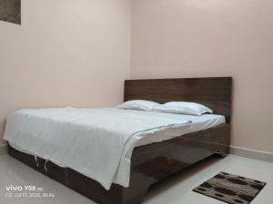 5 Star Yatri Vishram AC & Non AC Dormitory