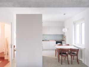 Architects cozy getaway