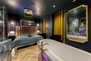 La Suite Versailles freeParking table massage Clim