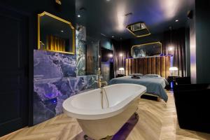 La Suite Versailles freeParking table massage Clim