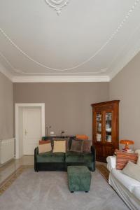 Emanuela Home - VATICAN