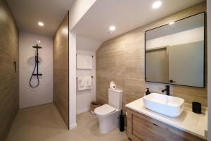 New Stylish 3BR with Private Pool ! Walk to Beach