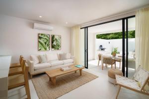 New Stylish 3BR with Private Pool ! Walk to Beach