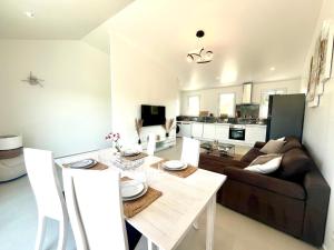 Cosy village Home with Horizon