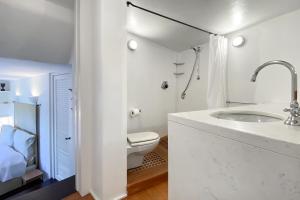 Design apartment overlooking the bay img32