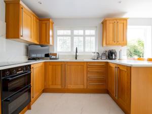 The Bar Bubbles Retreat - Hot Tub Games Room Pass the Keys