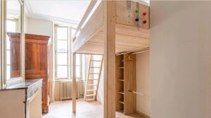 Latypique, au centre ville pour 4 à 5 personnes